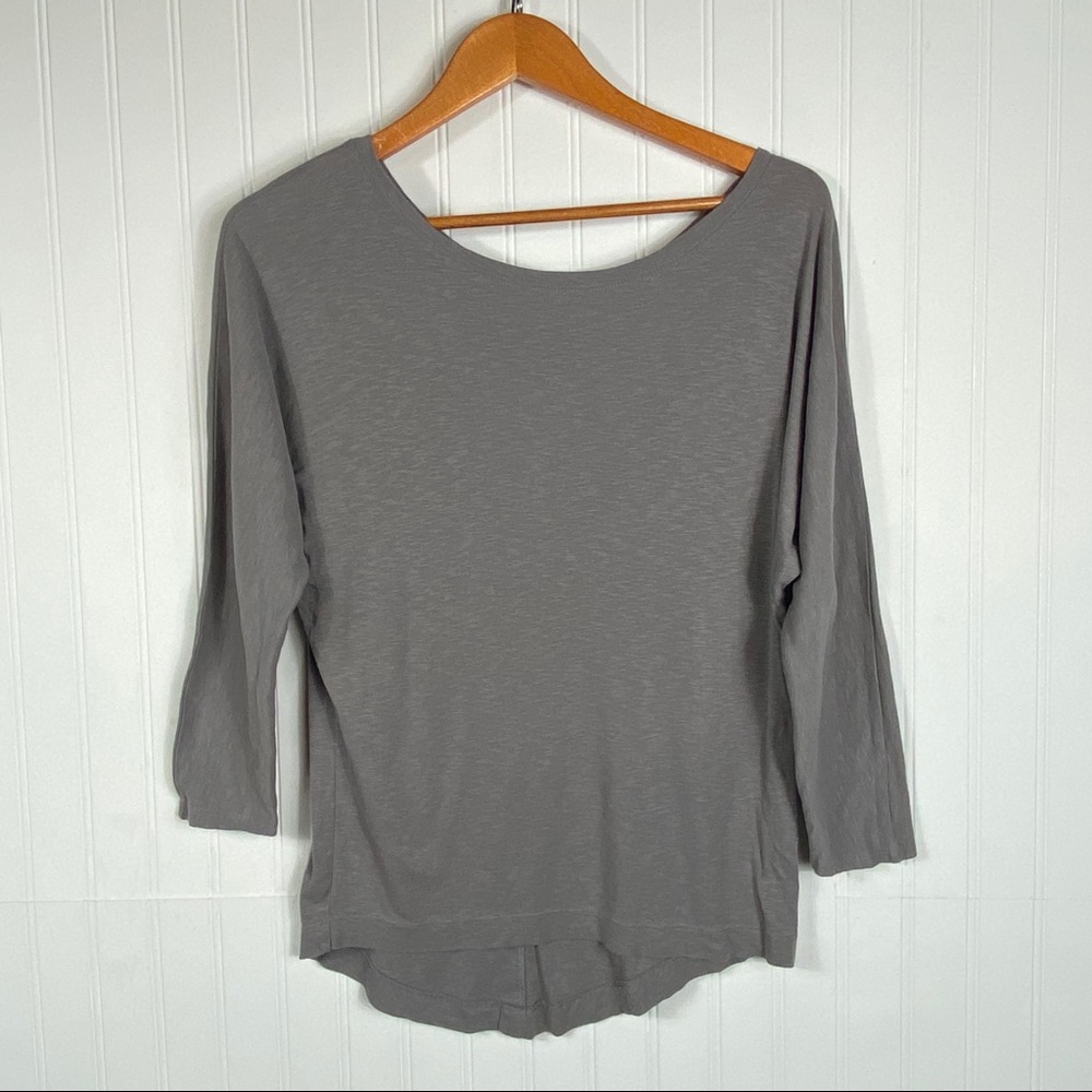 Willi smith Gray boat neck top back button detail
